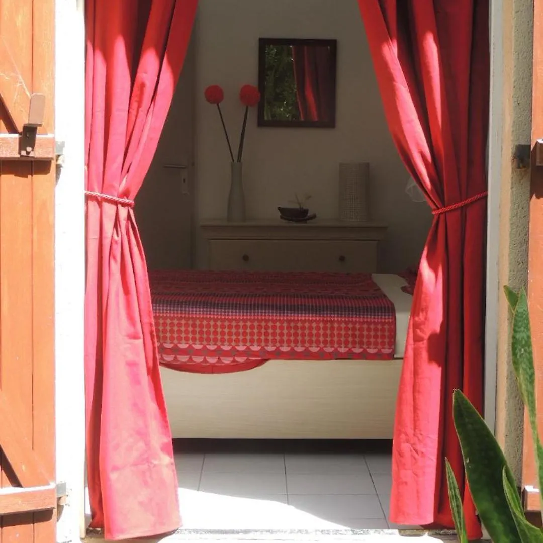 Girofle Bed & Breakfast Sainte-Anne 0*,